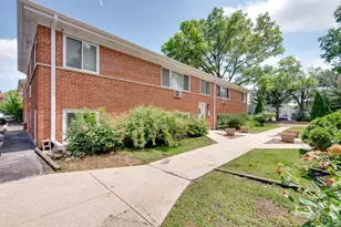 32 N Main St, Glen Ellyn, IL 60137 - Photo 1