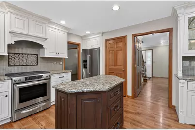 7806 Regency Grove Drive, Darien, IL 60561 - Photo 7