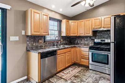2102 Pacific Avenue, Bloomington, IL 61701 - Photo 9