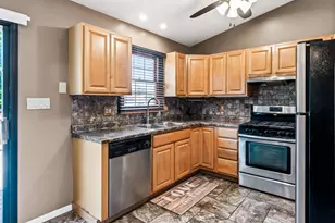 2102 Pacific Ave, Bloomington, IL 61701 - Photo 9