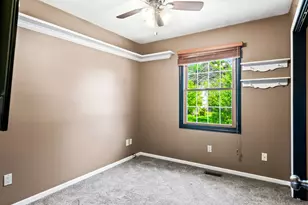2102 Pacific Ave, Bloomington, IL 61701 - Photo 17