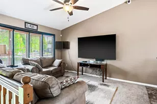 2102 Pacific Ave, Bloomington, IL 61701 - Photo 5