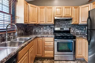 2102 Pacific Ave, Bloomington, IL 61701 - Photo 11