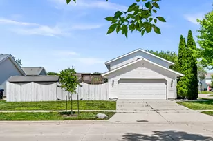 2102 Pacific Ave, Bloomington, IL 61701 - Photo 3