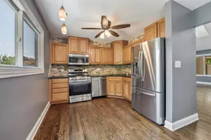713 Acadia Ct, Roselle, IL 60172 - Photo 13