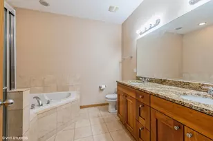 3932 S Lake Park Ave, Chicago, IL 60653 - Photo 7