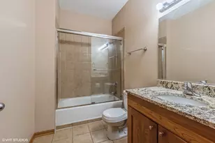 3932 S Lake Park Ave, Chicago, IL 60653 - Photo 11