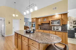 708 Galway Ln, Prospect Heights, IL 60070 - Photo 9
