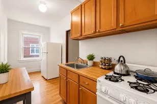 658 W Oakdale Ave, Chicago, IL 60657 - Photo 5