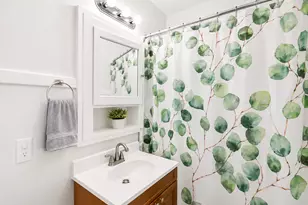 658 W Oakdale Ave, Chicago, IL 60657 - Photo 7