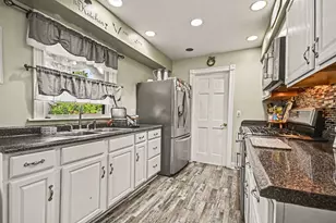 30W100 Maplewood Dr, Warrenville, IL 60555 - Photo 9