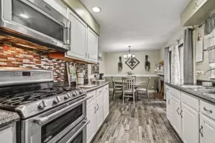 30W100 Maplewood Dr, Warrenville, IL 60555 - Photo 11