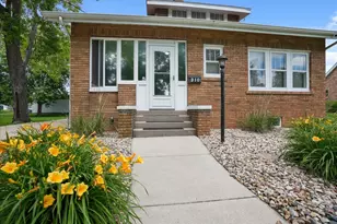 310 E Elm St, Fairbury, IL 61739 - Photo 3