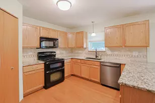 20456 Spruce Ln, Crest Hill, IL 60403 - Photo 11