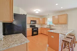 20456 Spruce Ln, Crest Hill, IL 60403 - Photo 7