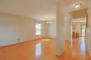 20456 Spruce Ln, Crest Hill, IL 60403 - Photo 3