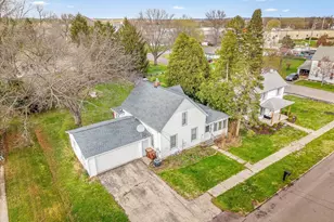 407 W 4th St, Byron, IL 61010 - Photo 3