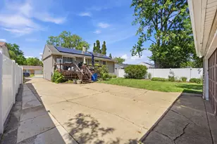 433 Norton Ave, Glendale Heights, IL 60139 - Photo 3