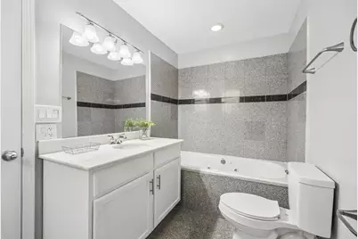 [Address not provided], Chicago, IL 60637 - Photo 11