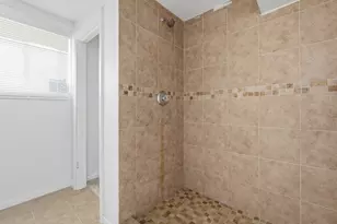 7843 S Burnham Ave, Chicago, IL 60649 - Photo 23