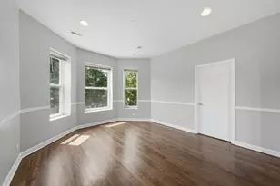 7843 S Burnham Ave, Chicago, IL 60649 - Photo 9