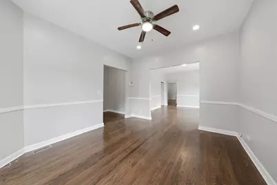 7843 S Burnham Avenue, Chicago, IL 60649 - Photo 3