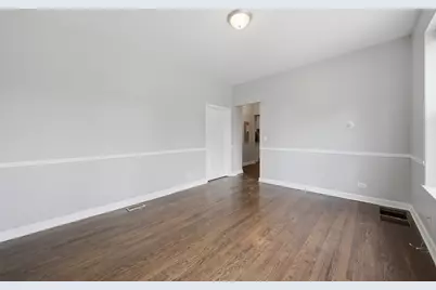 7843 S Burnham Avenue, Chicago, IL 60649 - Photo 5