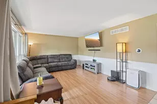 674 St Marys Pkwy, Buffalo Grove, IL 60089 - Photo 5
