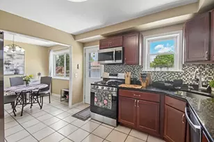 674 St Marys Pkwy, Buffalo Grove, IL 60089 - Photo 7