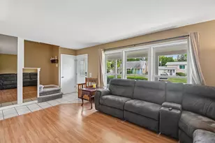 674 St Marys Pkwy, Buffalo Grove, IL 60089 - Photo 3