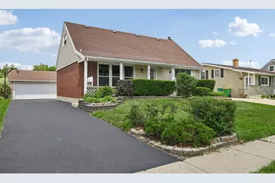 674 Saint Marys Parkway, Buffalo Grove, IL 60089 - Photo 1
