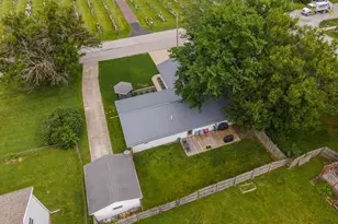 403 E Pease St, Heyworth, IL 61745 - Photo 45