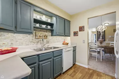 329 Everett Avenue #2B, Crystal Lake, IL 60014 - Photo 5