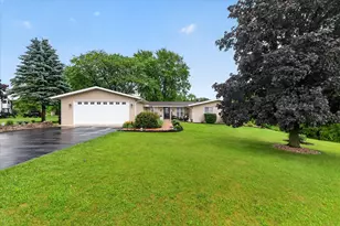 10721 Grover Oaks, Roscoe, IL 61073 - Photo 3
