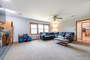 913 Cherokee Ct, Lake Villa, IL 60046 - Photo 9