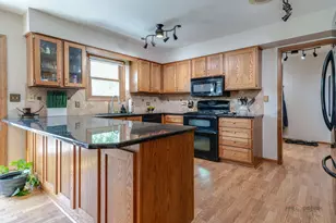 913 Cherokee Ct, Lake Villa, IL 60046 - Photo 13