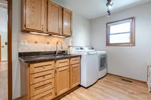 913 Cherokee Ct, Lake Villa, IL 60046 - Photo 17