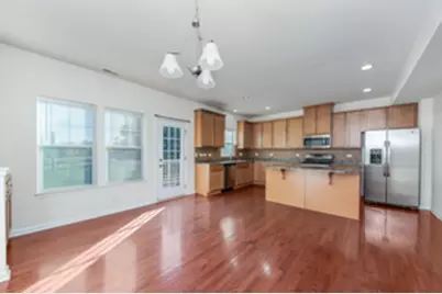 212 Commerce Street E, Aurora, IL 60504 - Photo 3