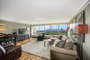 2800 N Lake Shore Dr, Chicago, IL 60657 - Photo 3