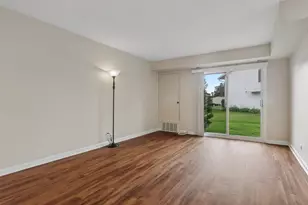 74 Commonwealth Ct, Vernon Hills, IL 60061 - Photo 3
