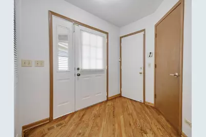 942 Little Falls Court, Elk Grove Village, IL 60007 - Photo 9