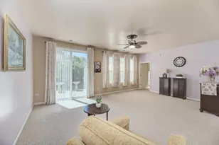 2886 Edgewater Dr, Elgin, IL 60124 - Photo 15