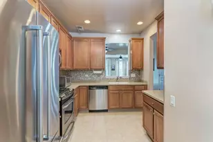 2886 Edgewater Dr, Elgin, IL 60124 - Photo 9