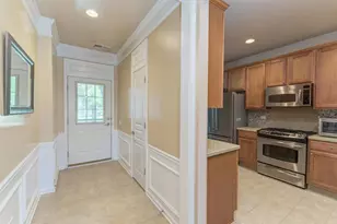 2886 Edgewater Dr, Elgin, IL 60124 - Photo 5
