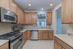 2886 Edgewater Dr, Elgin, IL 60124 - Photo 11