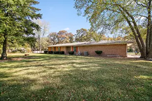 1305 Oaktree Ln, Kankakee, IL 60901 - Photo 3