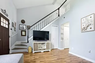 2440 Bridgewater Dr, Woodstock, IL 60098 - Photo 7