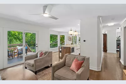 318 E Sunnyside Avenue, Libertyville, IL 60048 - Photo 11