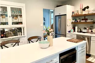 2252 W Waveland Ave, Chicago, IL 60618 - Photo 3