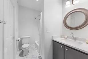 1340 W Melrose St, Chicago, IL 60657 - Photo 23